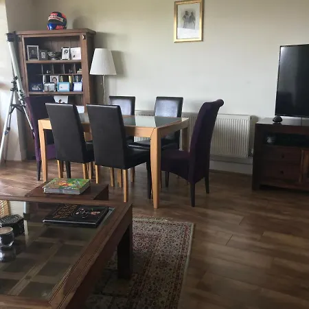 Lovely Spacious 2 Bedroom Family Flat * Dublin