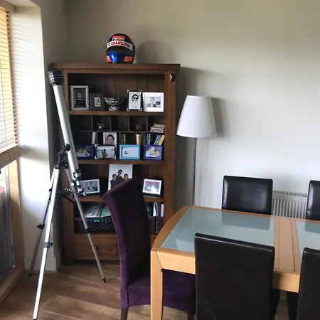 Lovely Spacious 2 Bedroom Family Flat