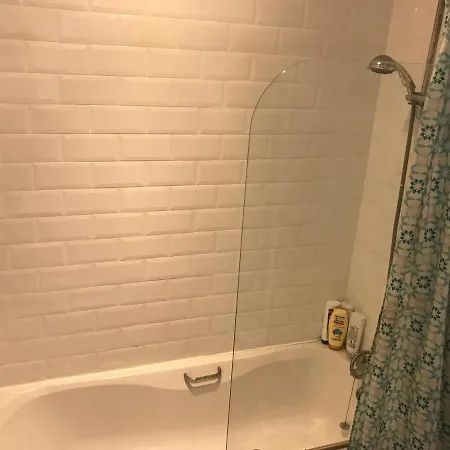 Lovely Spacious 2 Bedroom Family Flat Apartment